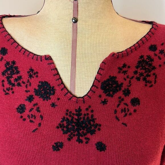 Woolrich Wine Color Sweater with Black Embroidery - Size Large - Picture 3 of 11